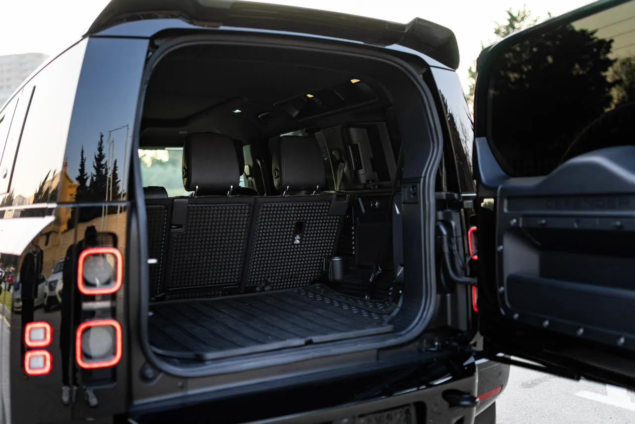 Land Rover Defender 2024