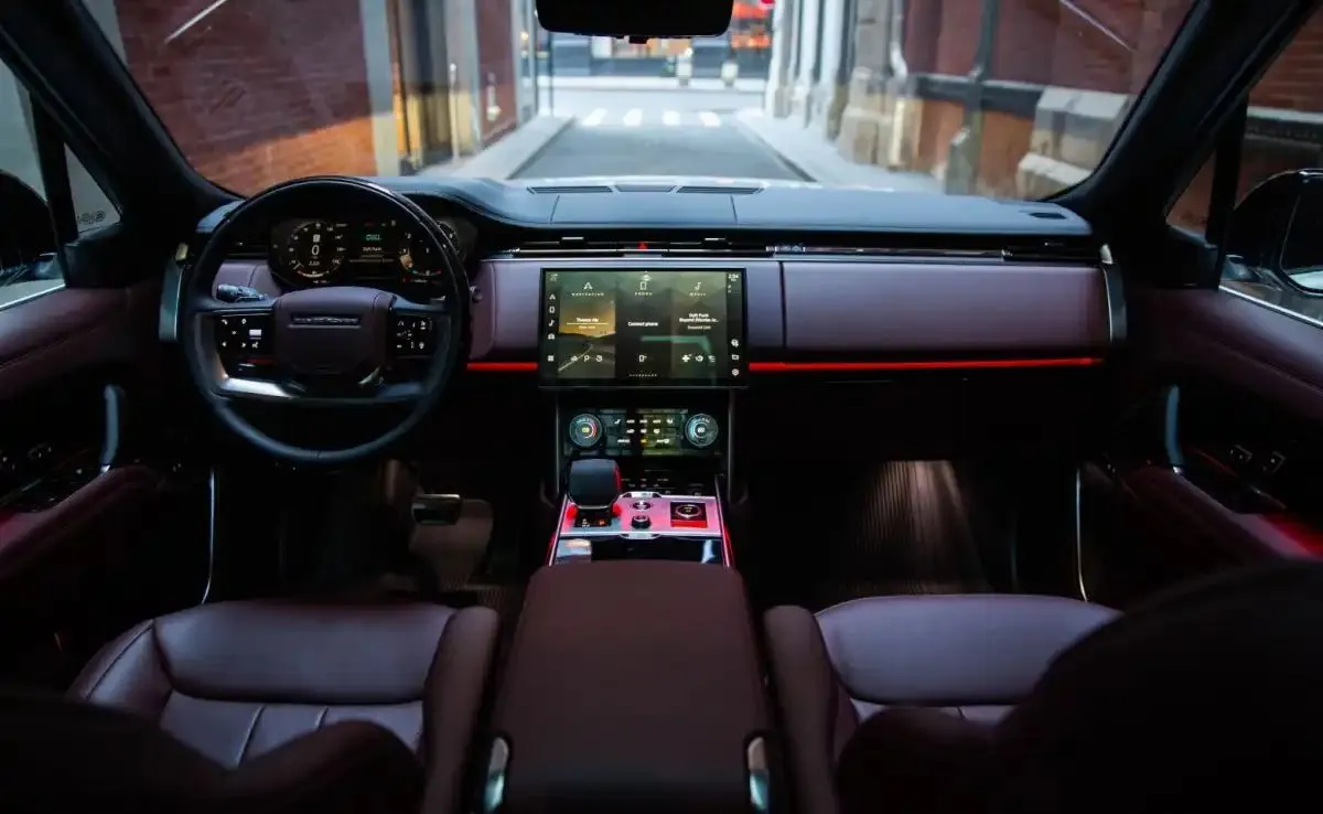 Range Rover Vogue 2025 P400