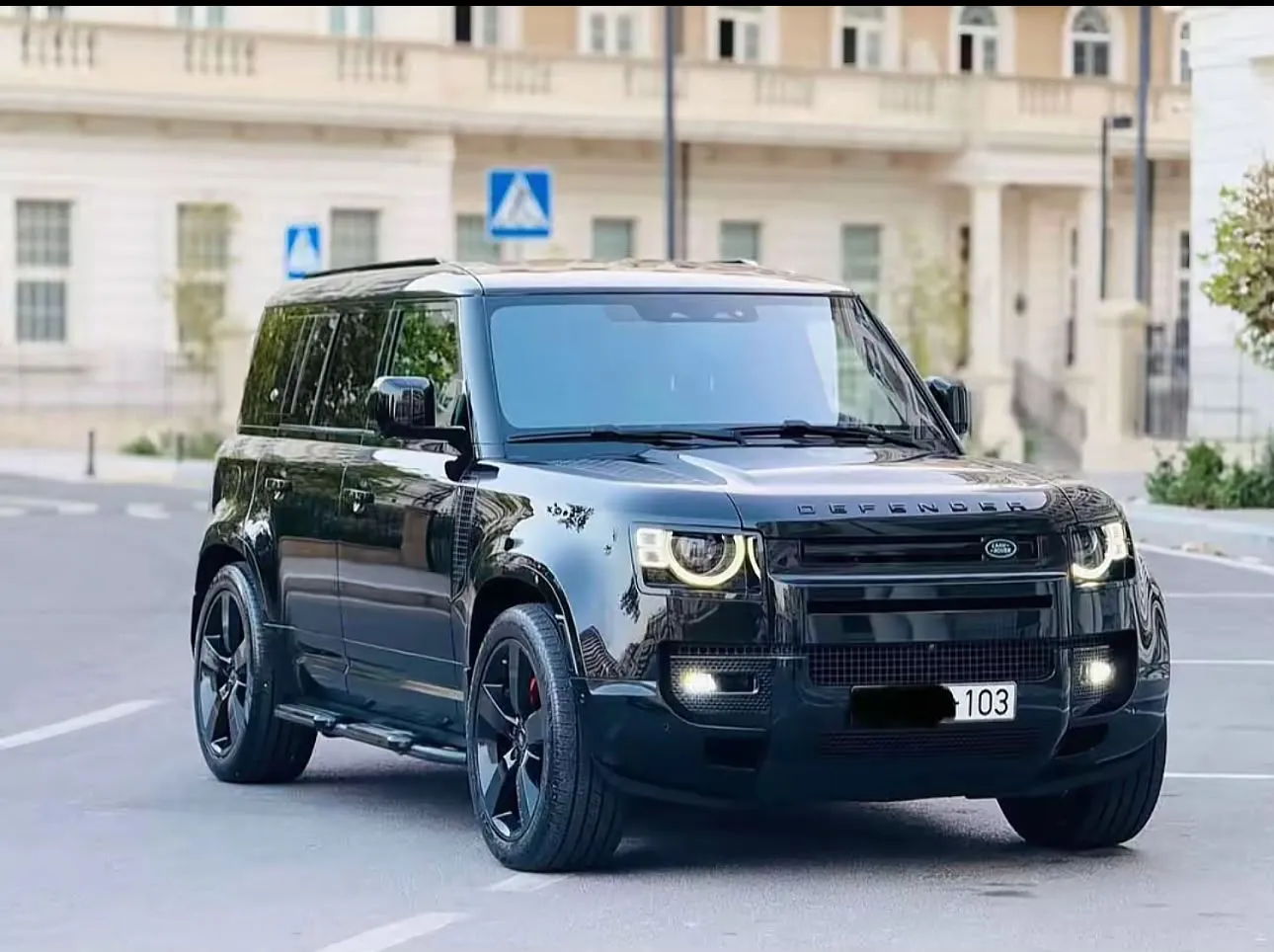Land Rover Defender 2024