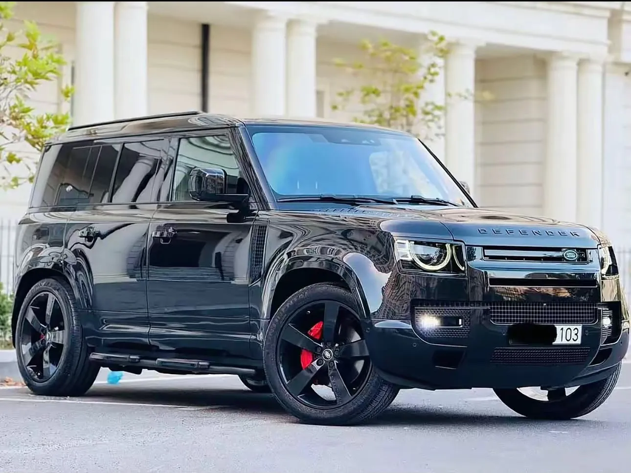 Land Rover Defender 2024